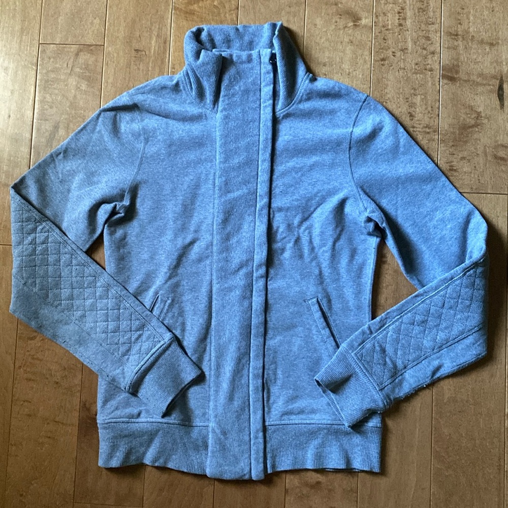 LULULEMON WOMEN’S FULL ZIP SWEATER SZ 4